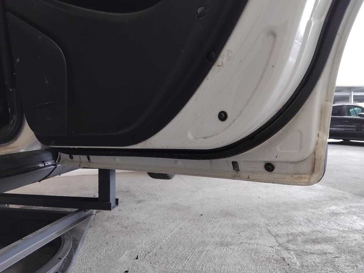 Volvo V70 II Kombi T&uuml;r hinten rechts weiss White Solid BJ2002