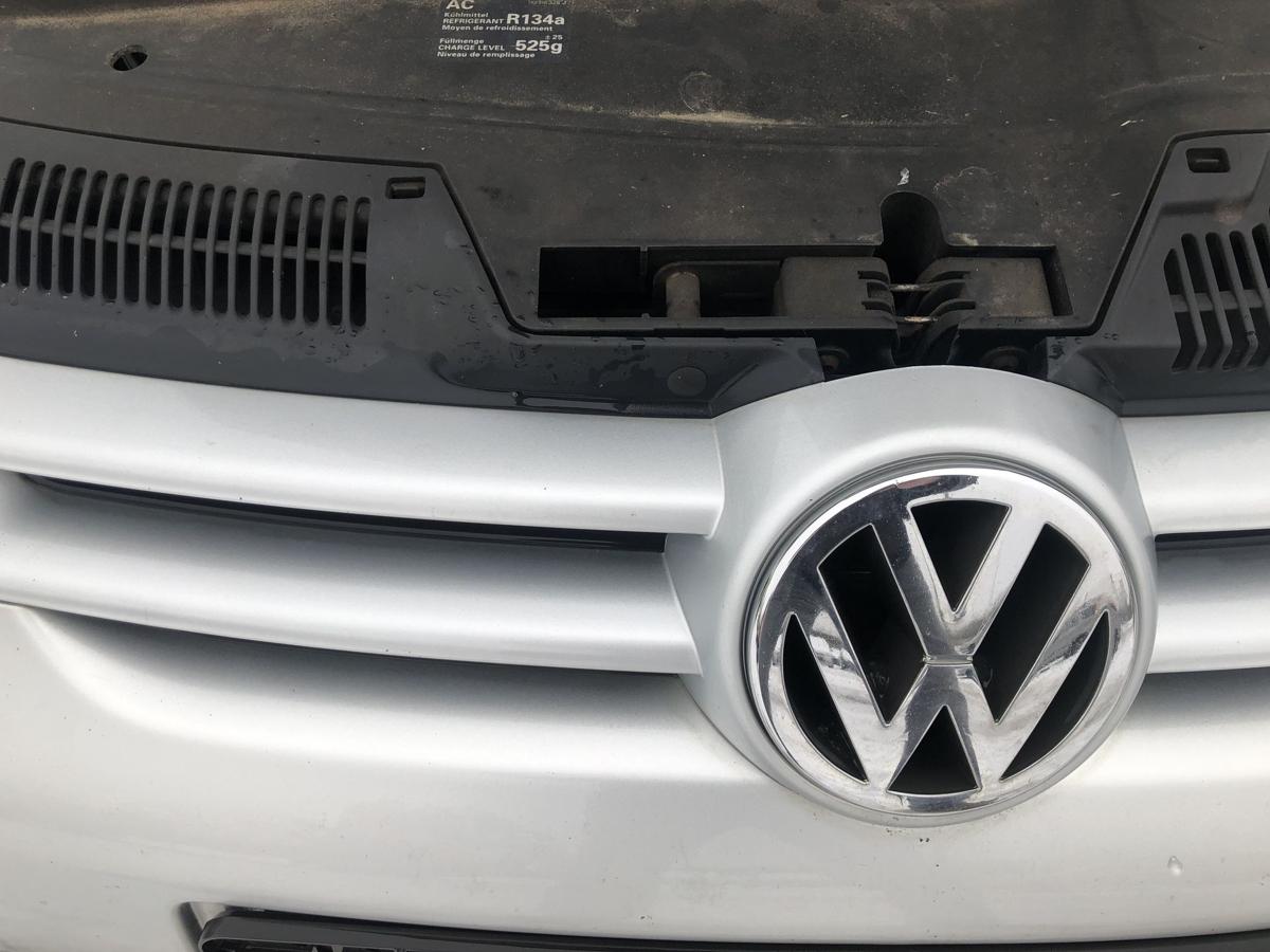 VW Golf 5 V 1K K&uuml;hlergrill Grill Frontgrill mit VW Logo LA7W Reflexsilber Met