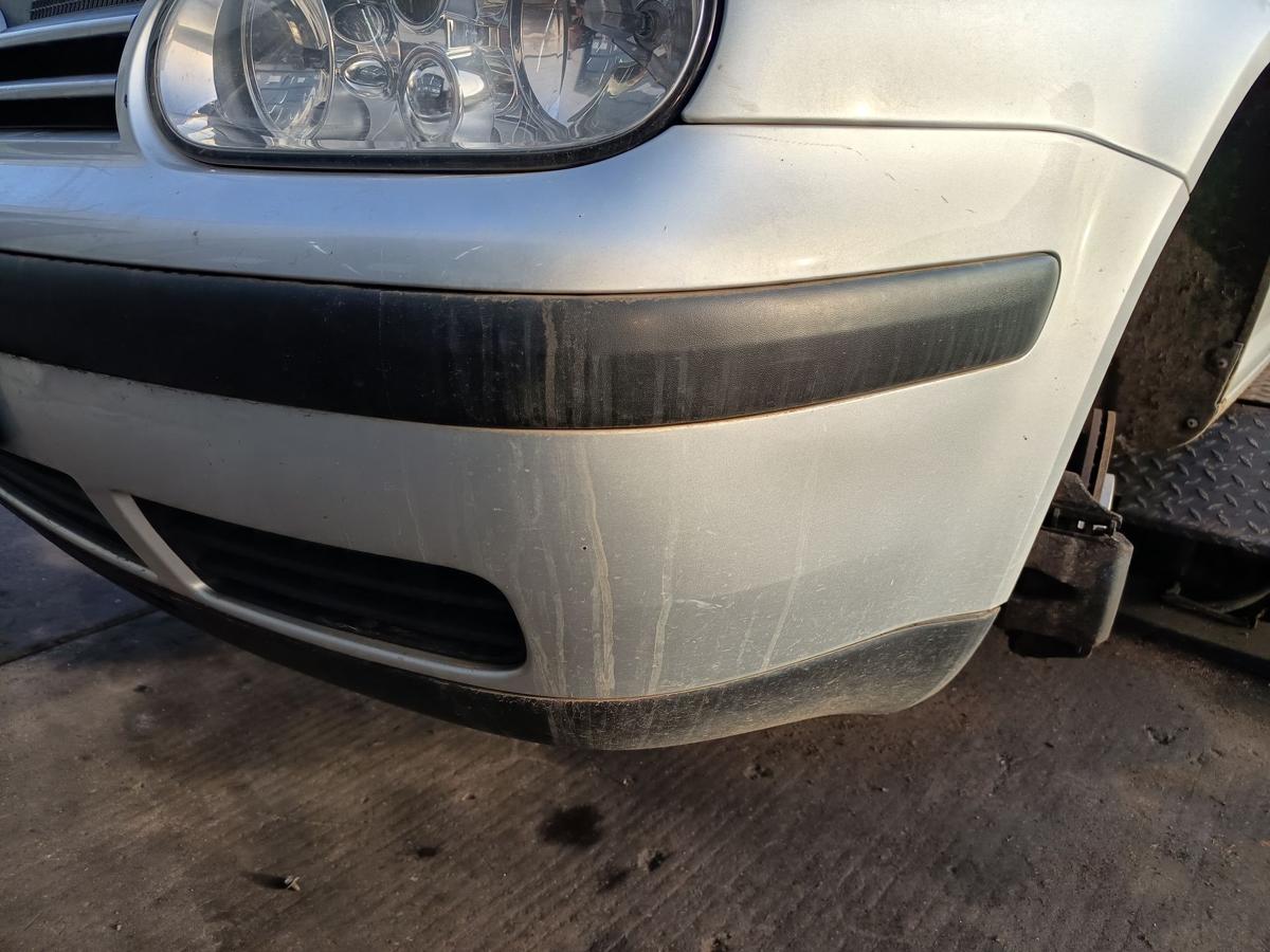 VW Golf IV Kombi orig Sto&szlig;stange vorne LA7W Silber Baujahr 2003