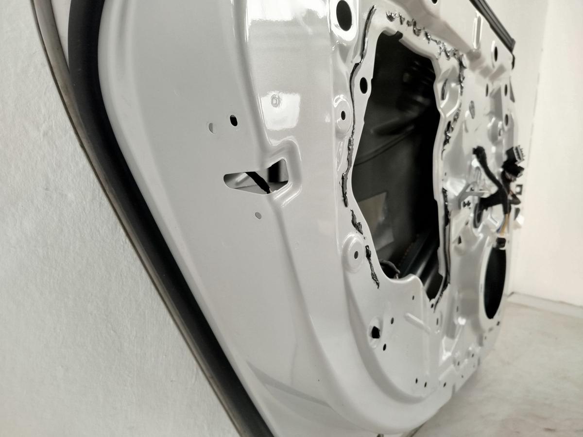 NIO ET7 Elektro Tür hinten links Fondtür Beschädigung Unterkante Sunrise Beige