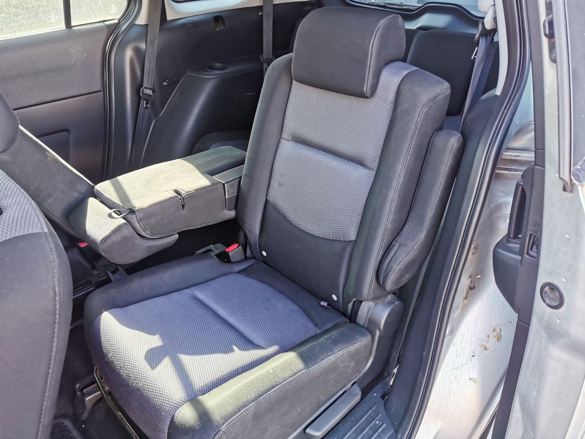 Mazda 5 CR Sitz Autositz Rücksitz mitte links 2te Reihe Stoff