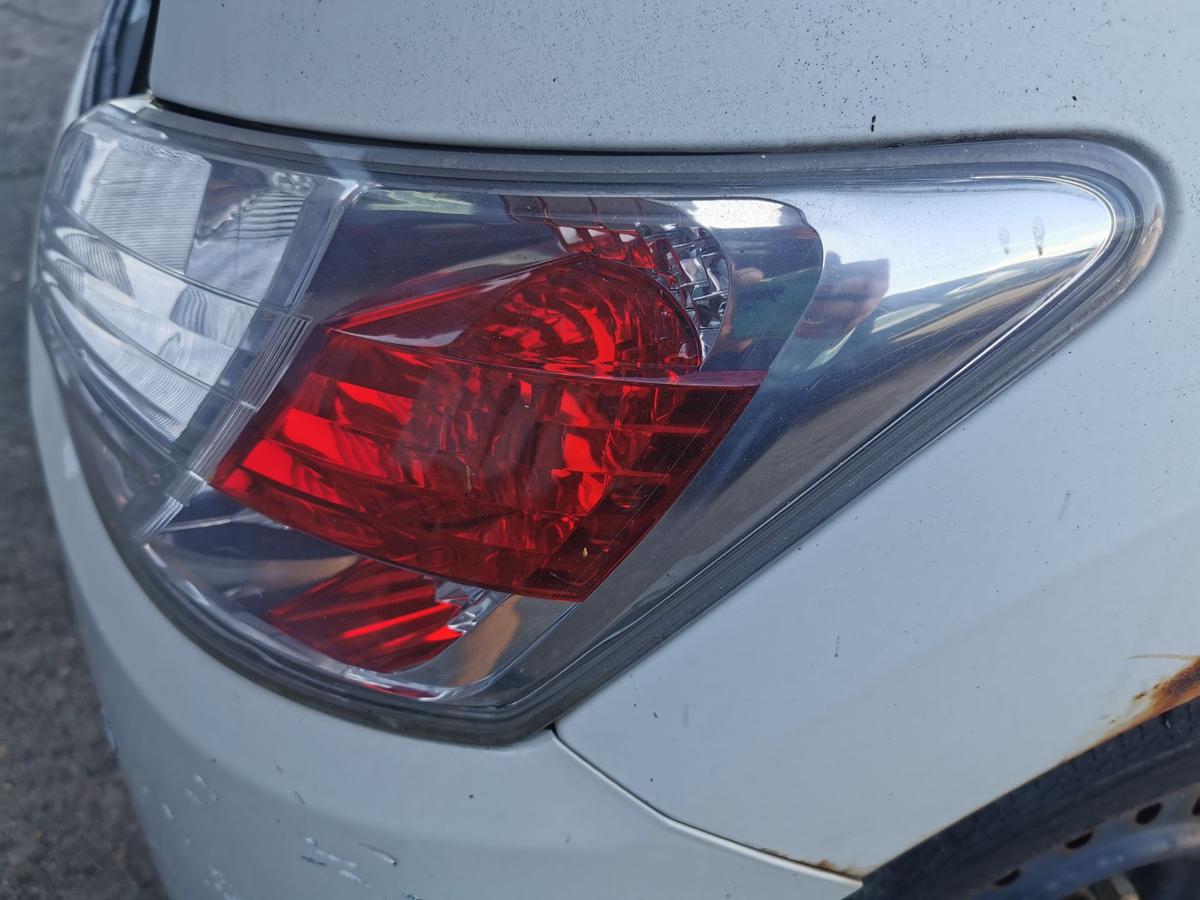 Daihatsu Materia M401 Rückleuchte Schlussleuchte Rücklicht Lampe hinten rechts