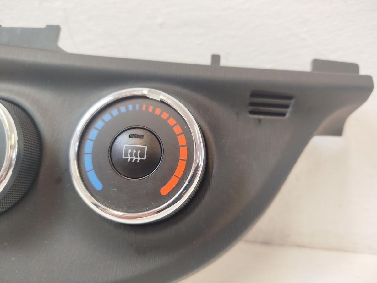 Toyota Yaris XP13 Heizungsregulierung Klimabedienteil man. Klima