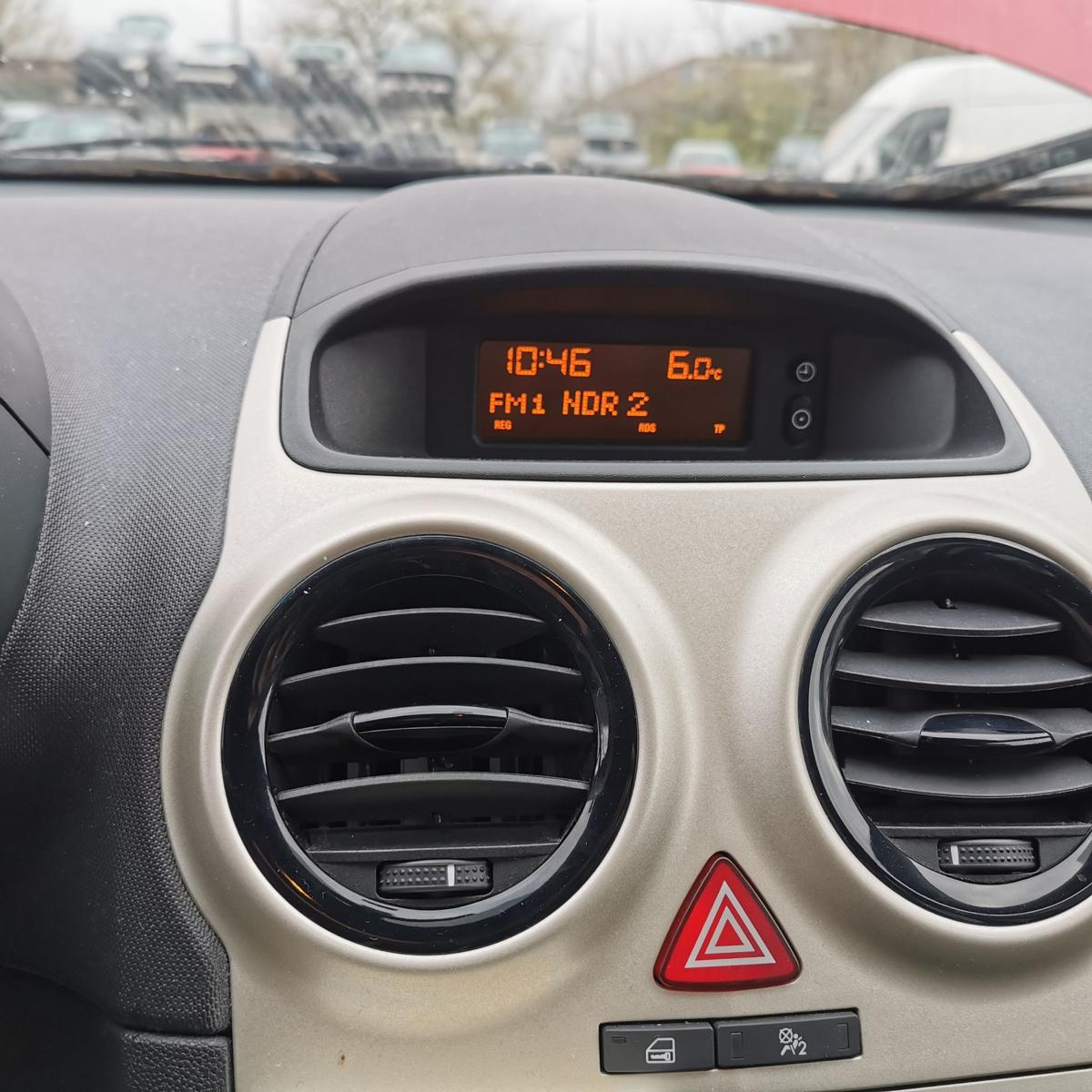 Opel Corsa D Autoradio Radio CD30 CD Laufwerk mit Code