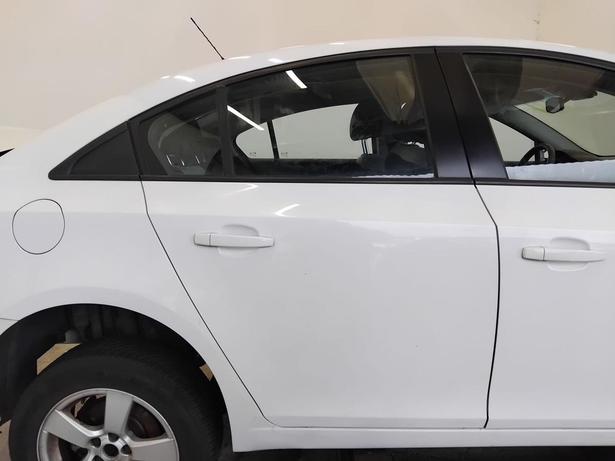 Chevrolet Cruze J300 T&uuml;r hinten rechts weiss 4-t&uuml;rig Limousine BJ2011