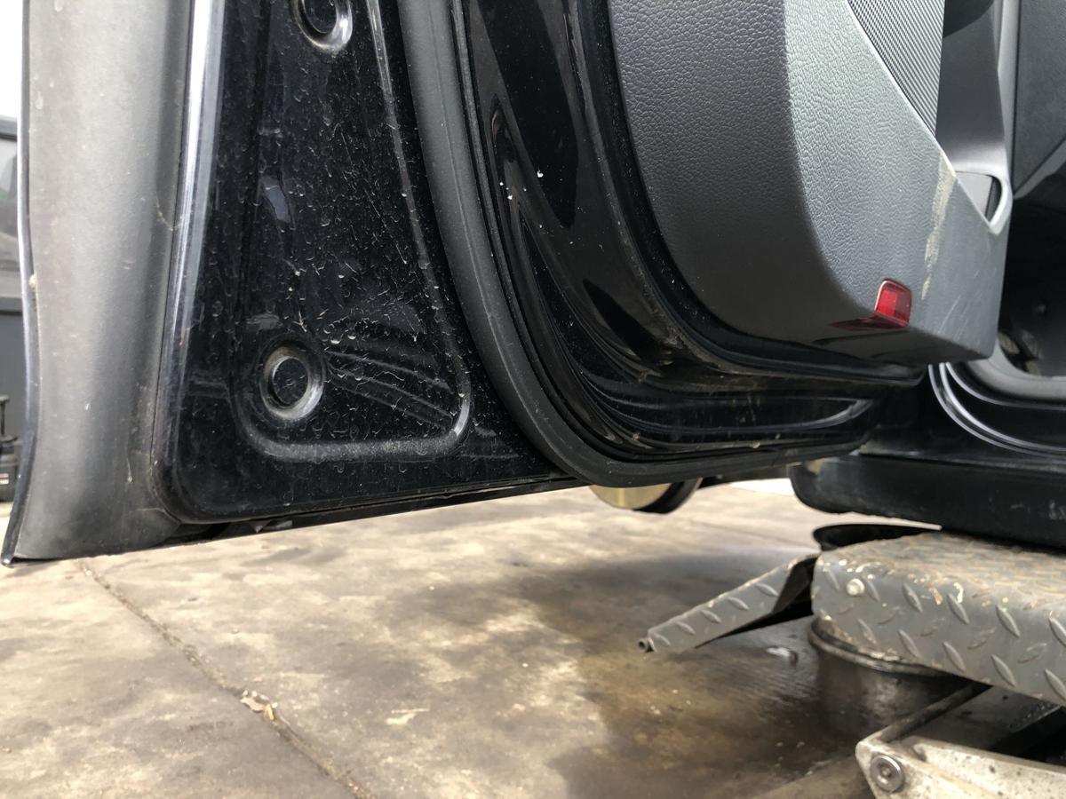 VW Golf V original Tür vorn links Fahrer C9Z Black magic Bj 2008