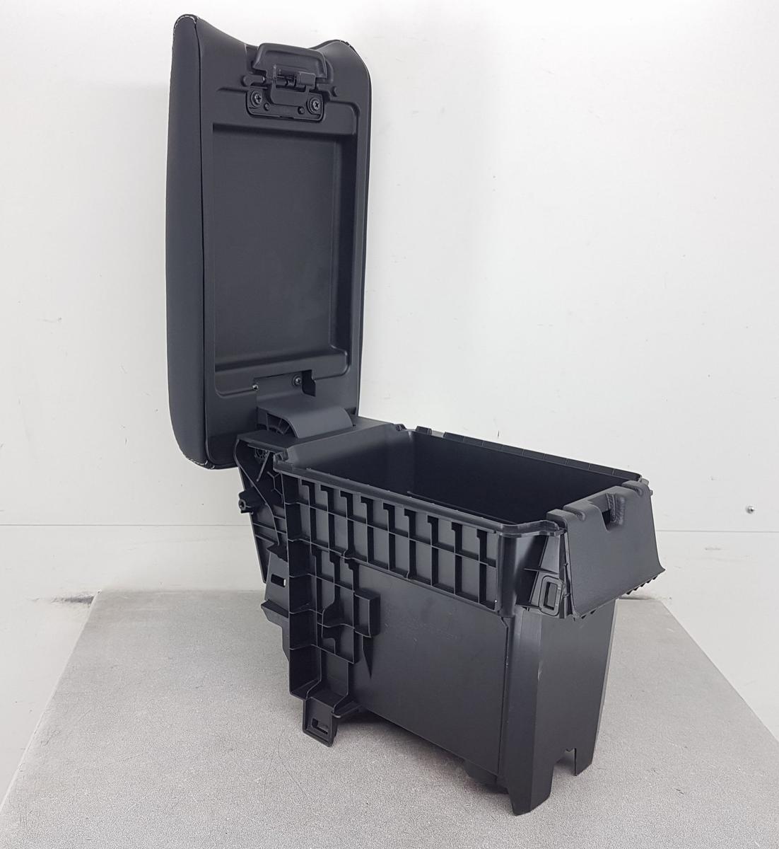 Mitsubishi Eclipse Cross Mittelarmlehne Bj2023 schwarz