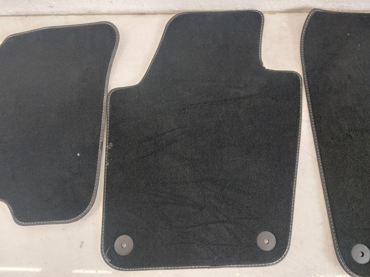 VW Polo 6R Satz Fussmatten 4 teilig Teppich vorn hinten links rechts Velour