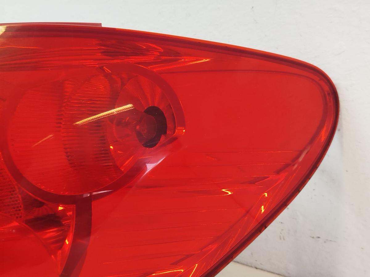 Peugeot 207 WA WC R&uuml;ckleuchte rechts R&uuml;cklicht Heckleuchte 3 / 5 t&uuml;rer OE bis09