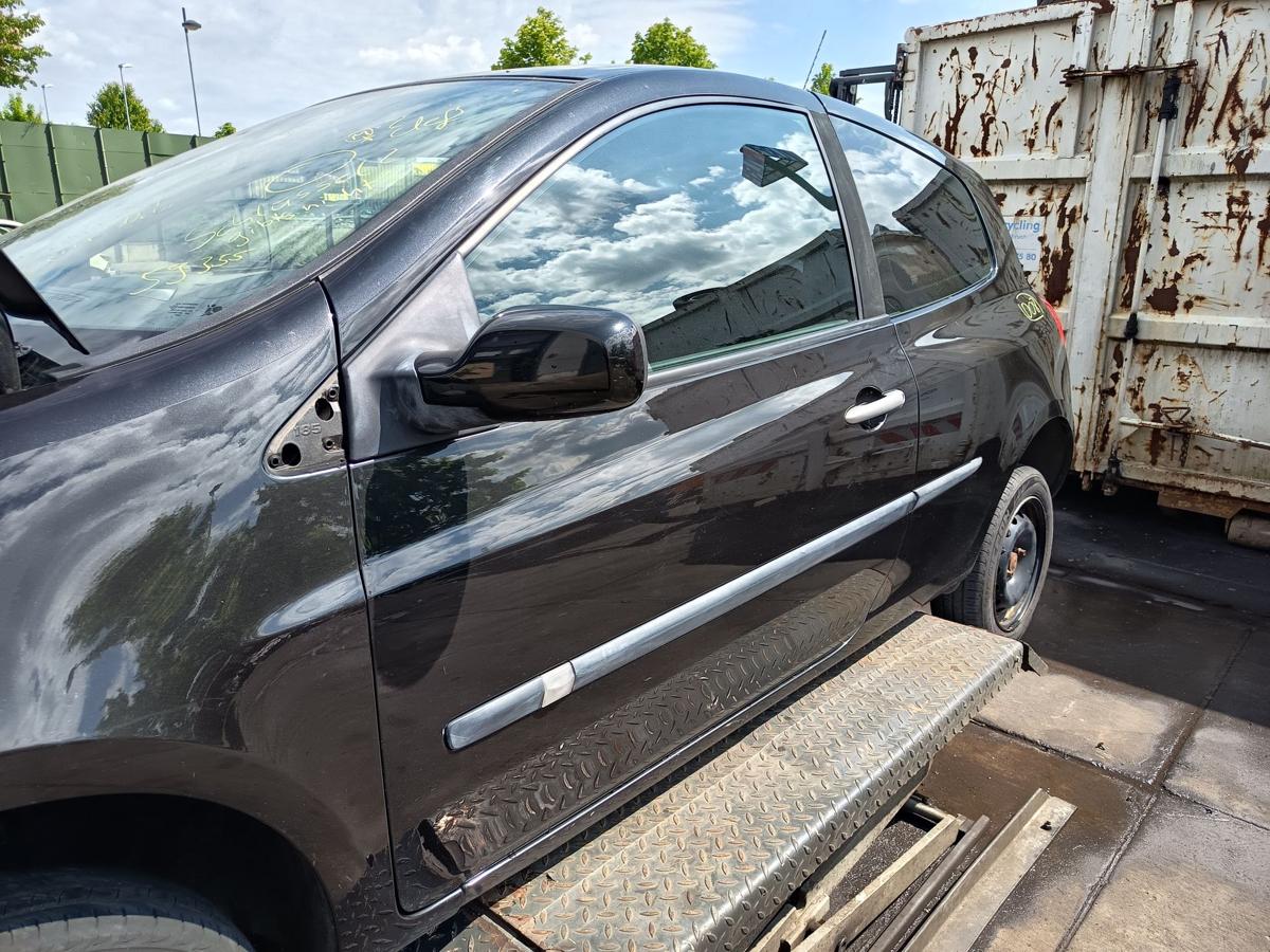 Renault Clio III original Tür links Fahrer 3trg 676 Perlmuttschwarz Bj 06