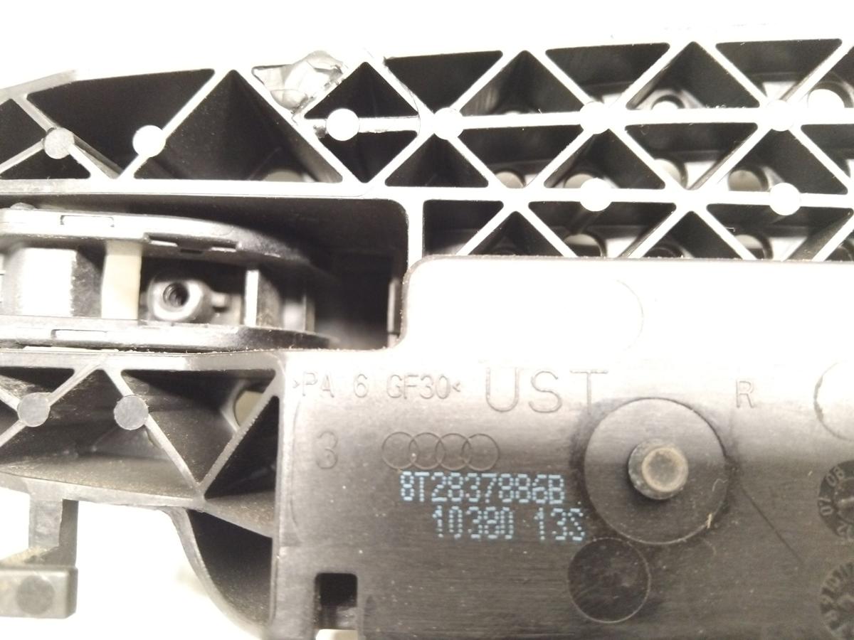 Audi A1 8X orig.T&uuml;rau&szlig;engriff vorn rechts brillantschwarz LY9B mit Tr&auml;ger BJ2010