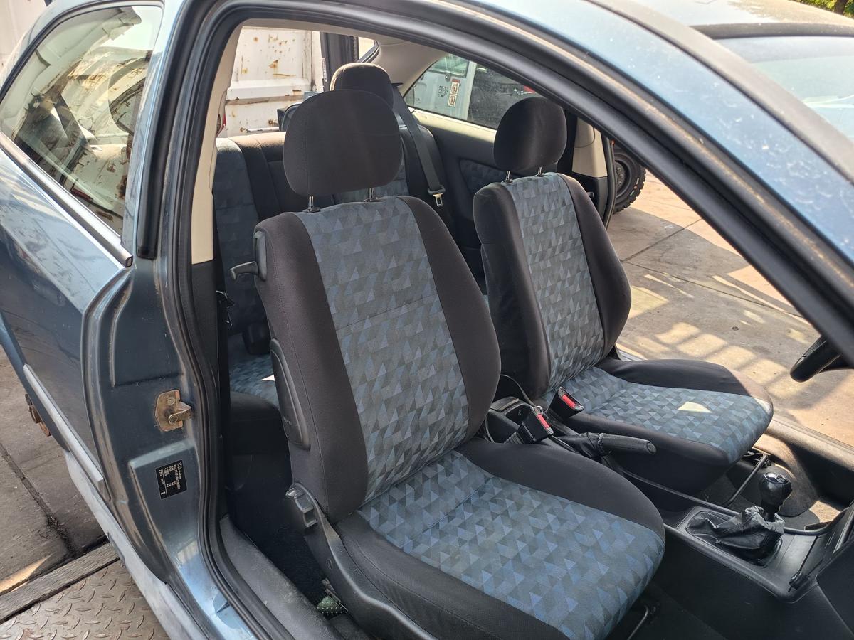 Opel Astra G 3t&uuml;rer original Sitzausstattung komplett Stoff schwarz/blau Bj 1999