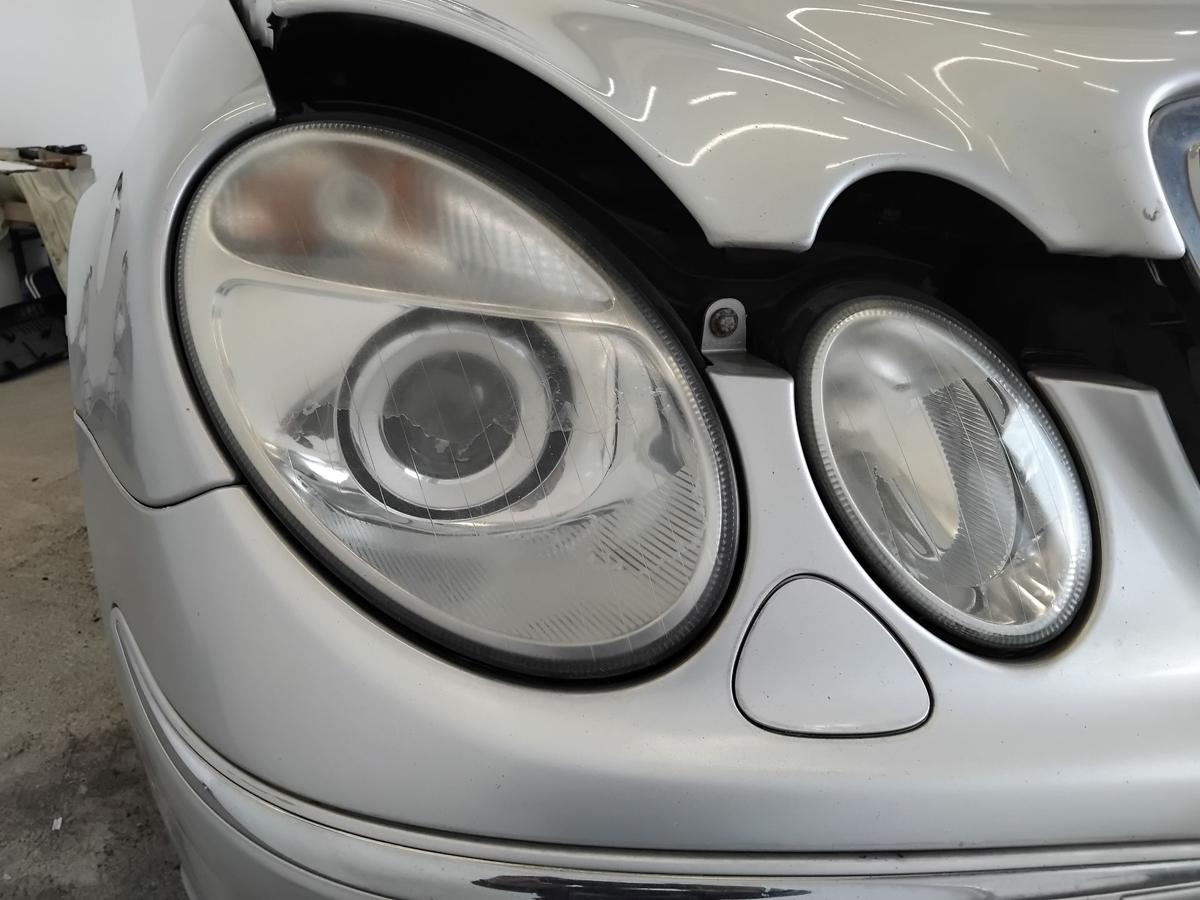 Mercedes E Klasse 211 orig Scheinwerfer rechts Xenon Kurvenlicht vergilbt BJ2004