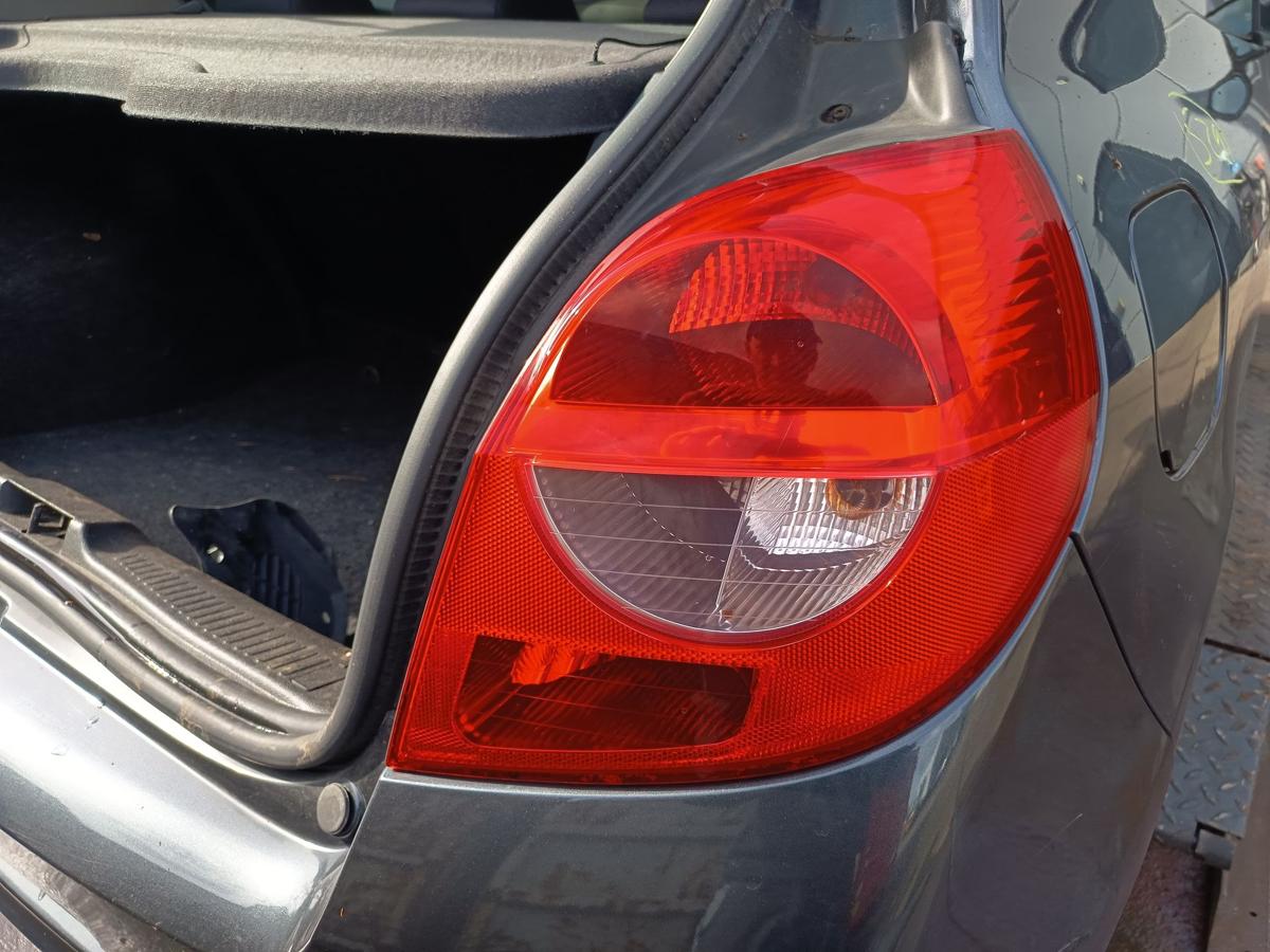 Renault Clio III Limo original R&uuml;ckleuchte rechts Heck Schluss Licht Bj 2006