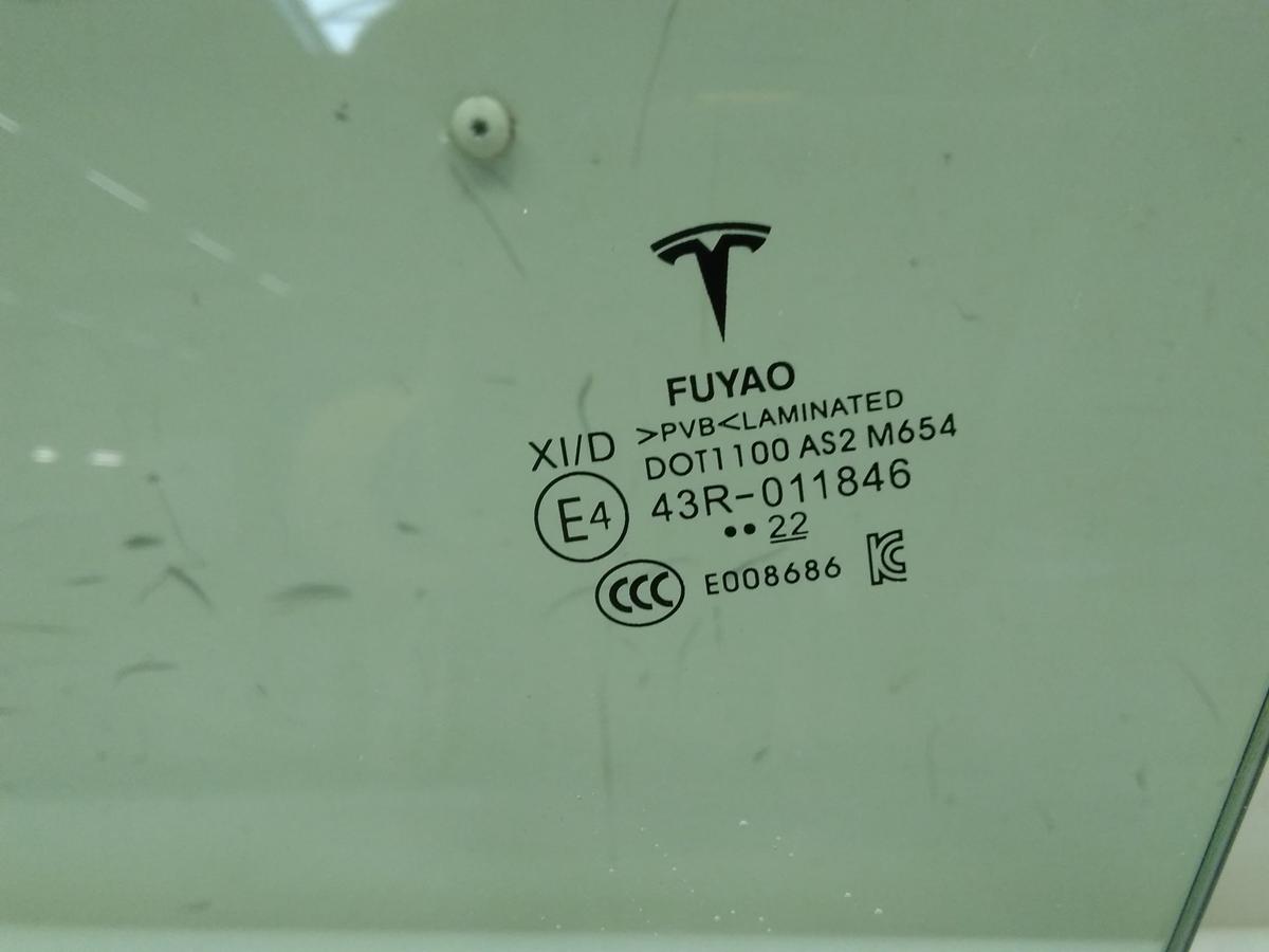 Tesla Model Y original Türscheibe vorn links Verbundglas VSG grün Bj.2023