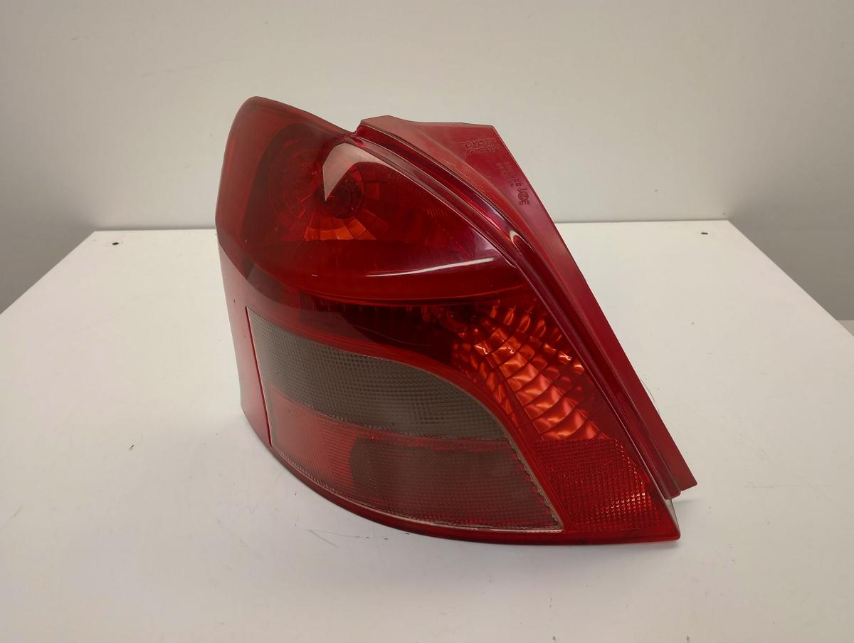Toyota Yaris XP9 orig Rückleuchte links Heckleuchte 5trg Bj 2006