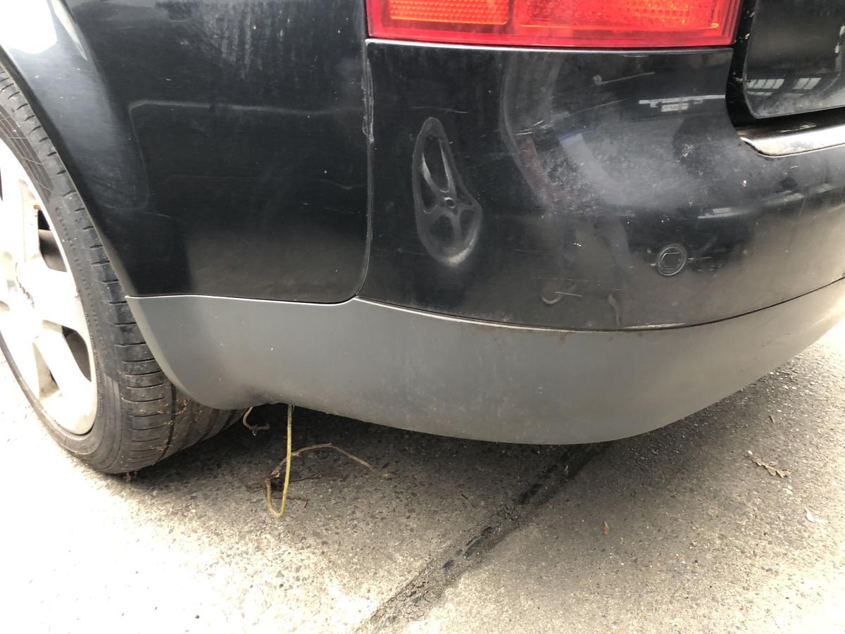 Audi A4 8E B6 Avant Sto&szlig;f&auml;nger hinten Hecksch&uuml;rze PDC Kombi LZ9W Ebonyschwarz