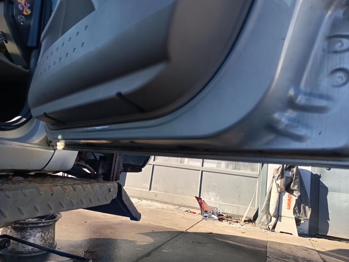 Renault Megane II original T&uuml;r vorn rechts Beifahrer NV632 Gris Boreal Bj 2004