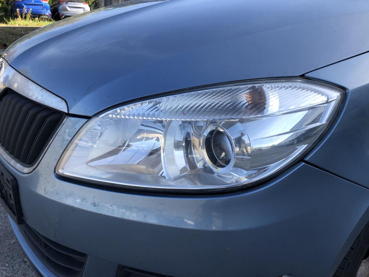 Skoda Fabia II 2 5J Scheinwerfer links Halogen Linse ab 2010 ohne Kurvenlicht