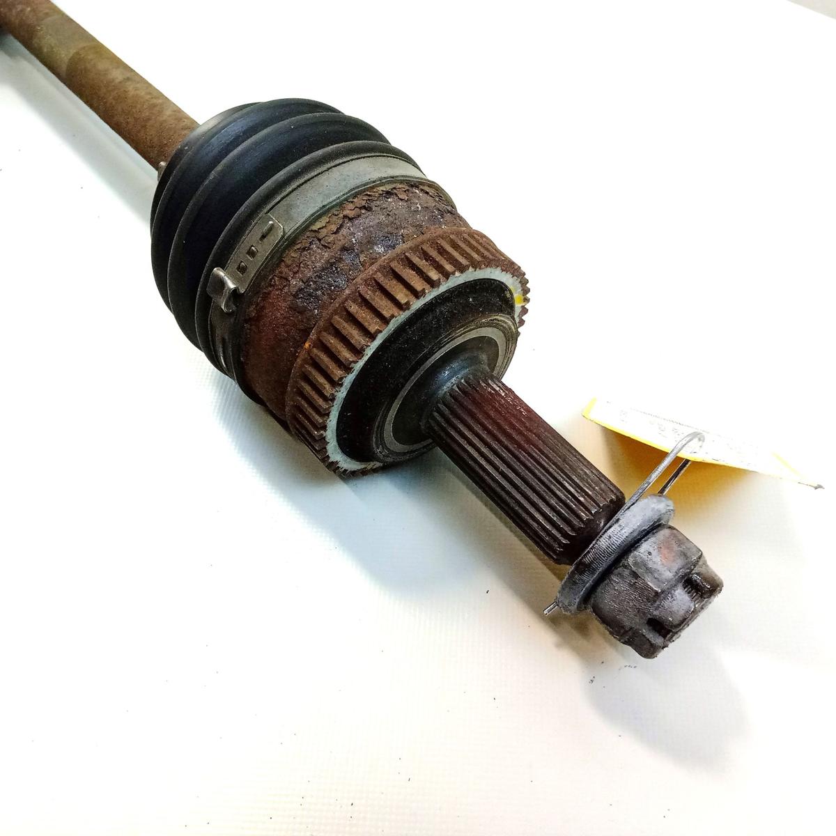 Hyundai Tucson JM Antriebswelle Gelenkwelle vorn links 2.0 104kw 2WD Bj.2006