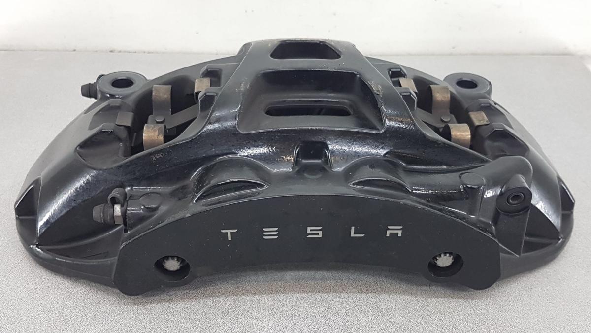 Tesla Model X Bremssattel vorn links Bj2022 1420621-00-B 4 Kolbenbremse Brembo