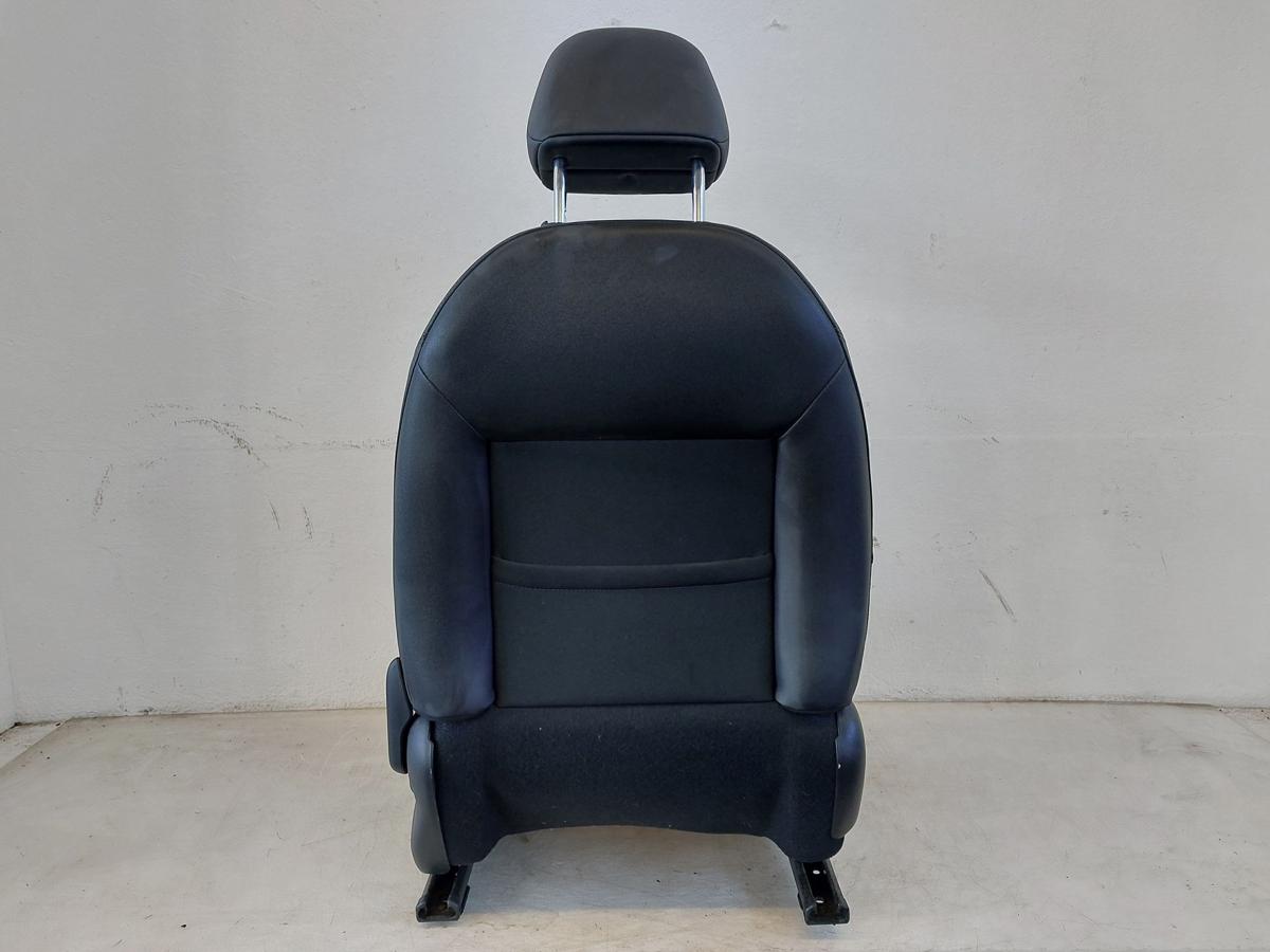 Peugeot 2008 I CU Sitz vorn links Fahrersitz Kunstleder Stoff braun Heizung