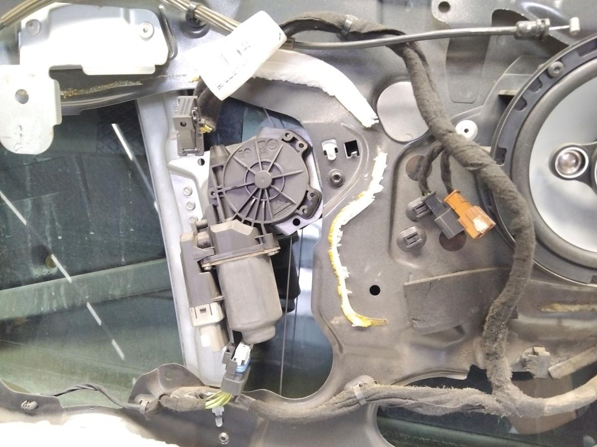 Peugeot 207 original T&uuml;r vorn links EXL Nachtschwarz Metallic BJ2006