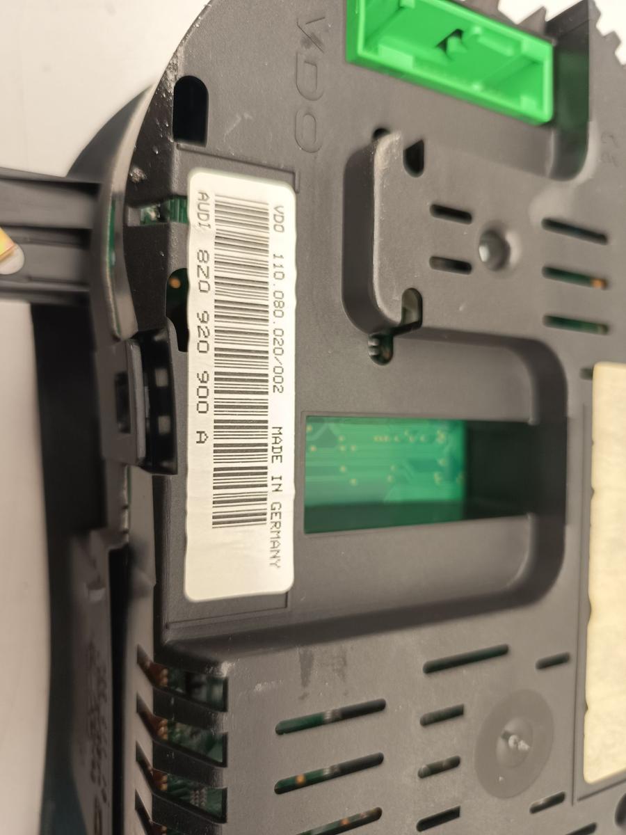 Audi A2 Baujahr 2001 original Kombiinstrument Tacho 1,4L 55KW Benzin 8Z0920900A