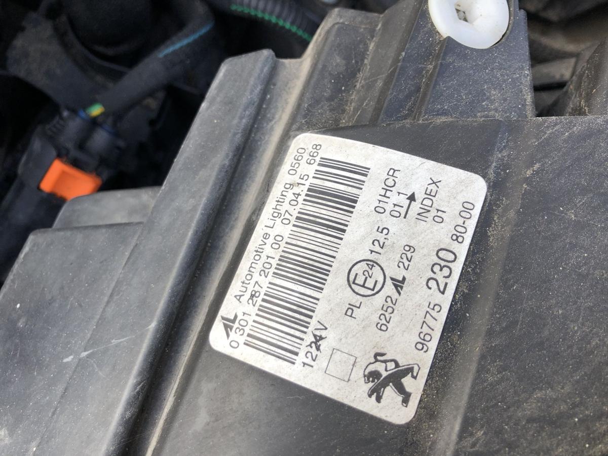 Peugeot 308 SW T9 Scheinwerfer links Headlight Frontscheinwerfer 9677523080