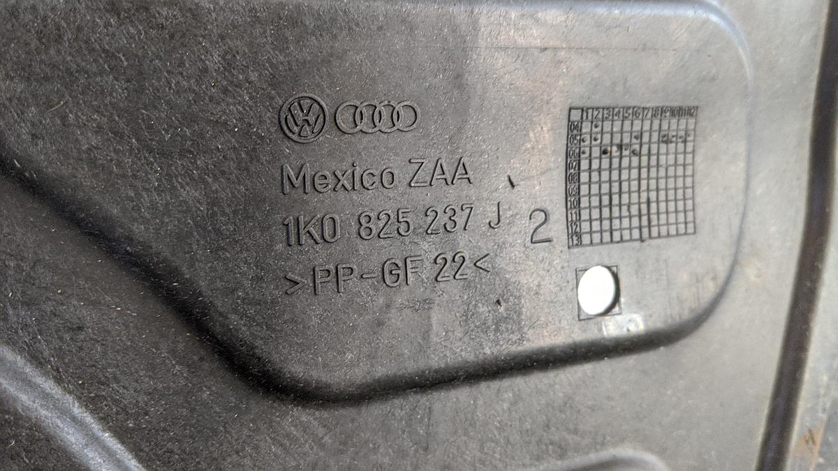 VW Jetta 1K Unterfahrschutz Spritzschutz unten 1K0825237
