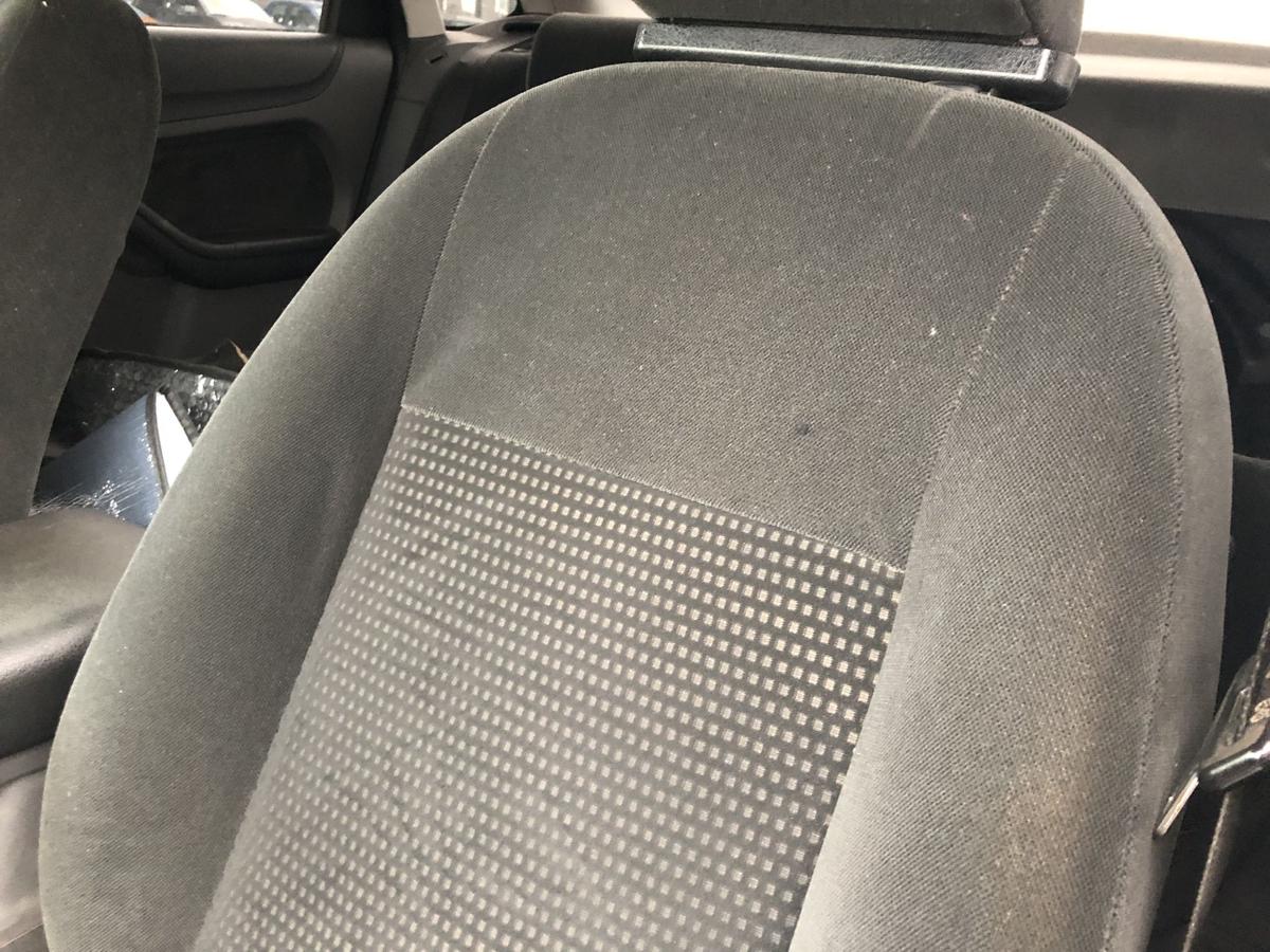 Ford Focus DA3 Sitz vorn links Fahrersitz Veloursitz ohne Heizung Autositz Stoff