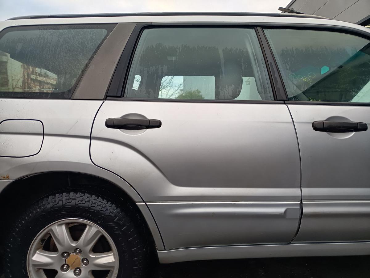 Subaru Forester SG original T&uuml;r hinten rechts 01G Silber Baujahr 2005