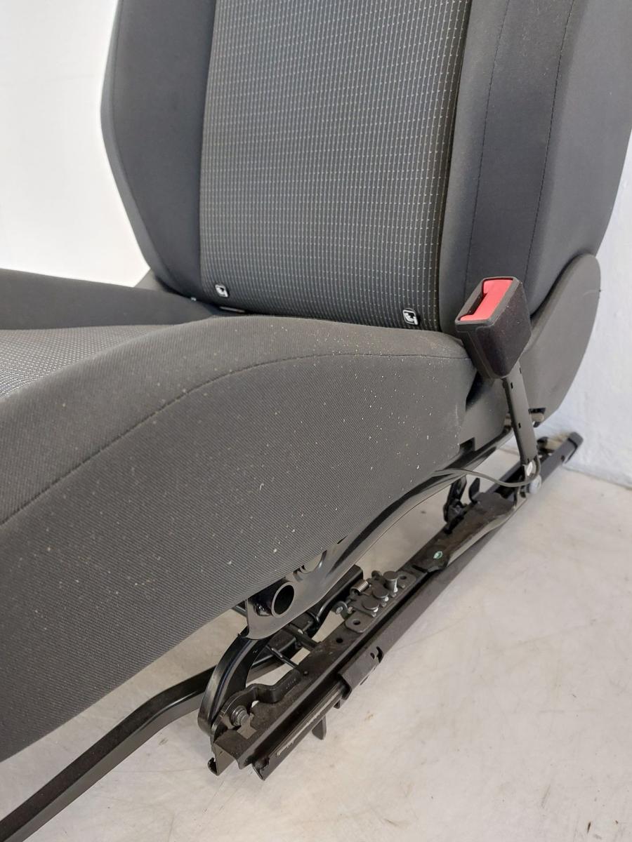 VW Golf 8 VIII CD Kombi Sitz vorn rechts Beifahrersitz Stoff heizbar Stoffsitz