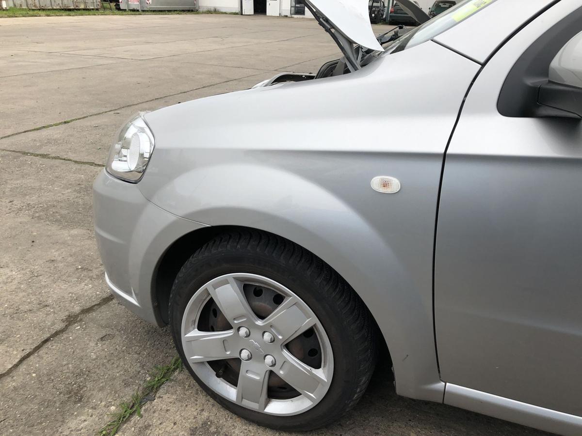 Chevrolet Aveo T250 Kotflügel vorn links Fahrerseite silber Stufenheck
