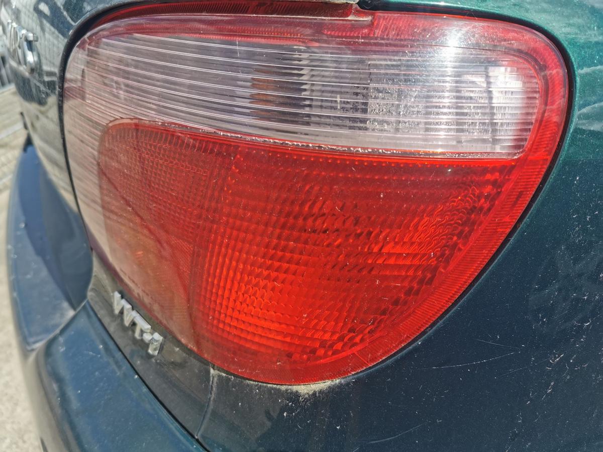 Toyota Yaris P1 Rückleuchte Schlussleuchte Rücklicht Lampe hinten rechts 3trg
