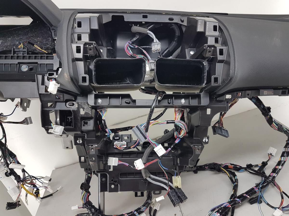 Mitsubishi Eclipse Cross original Armaturenbrett Cockpit Facelift BJ2023