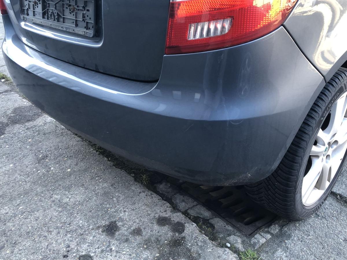 Skoda Fabia 5J Sto&szlig;f&auml;nger hinten Hecksch&uuml;rze 5 t&uuml;rer LF8J Antracit Grey