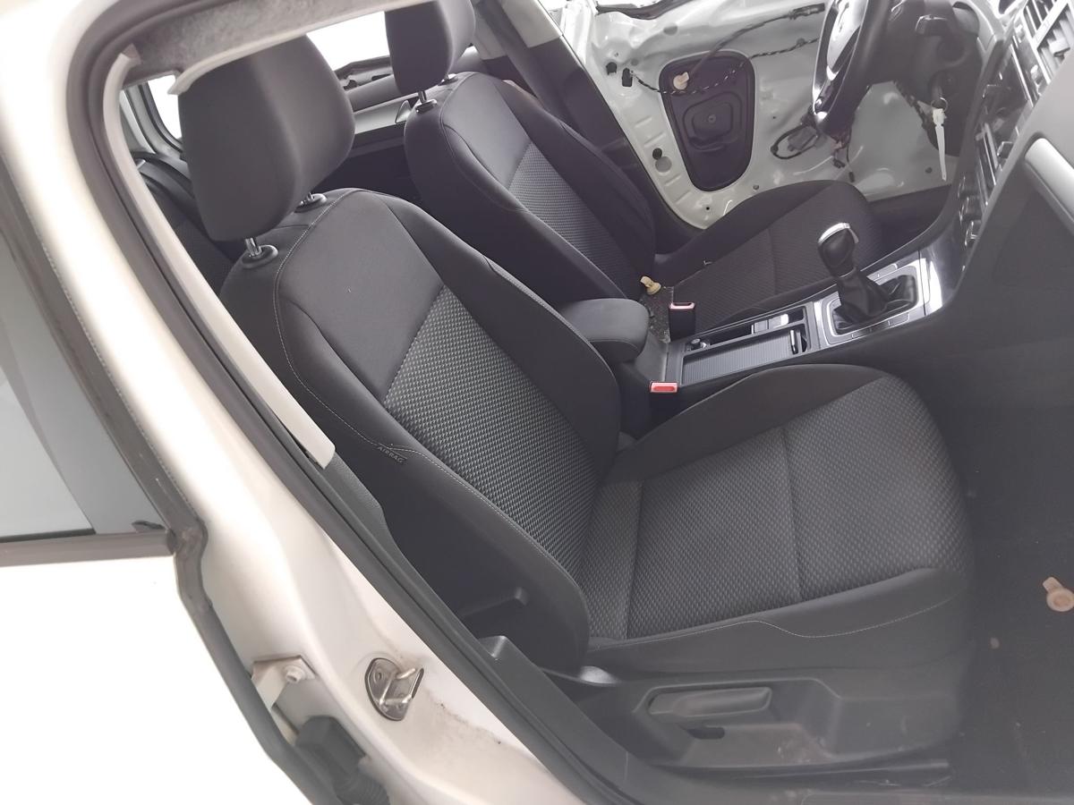 VW Golf 7 orig Sitz vorn rechts Beifahrersitz Stoff dunkelgrau 5t&uuml;rig BJ2019