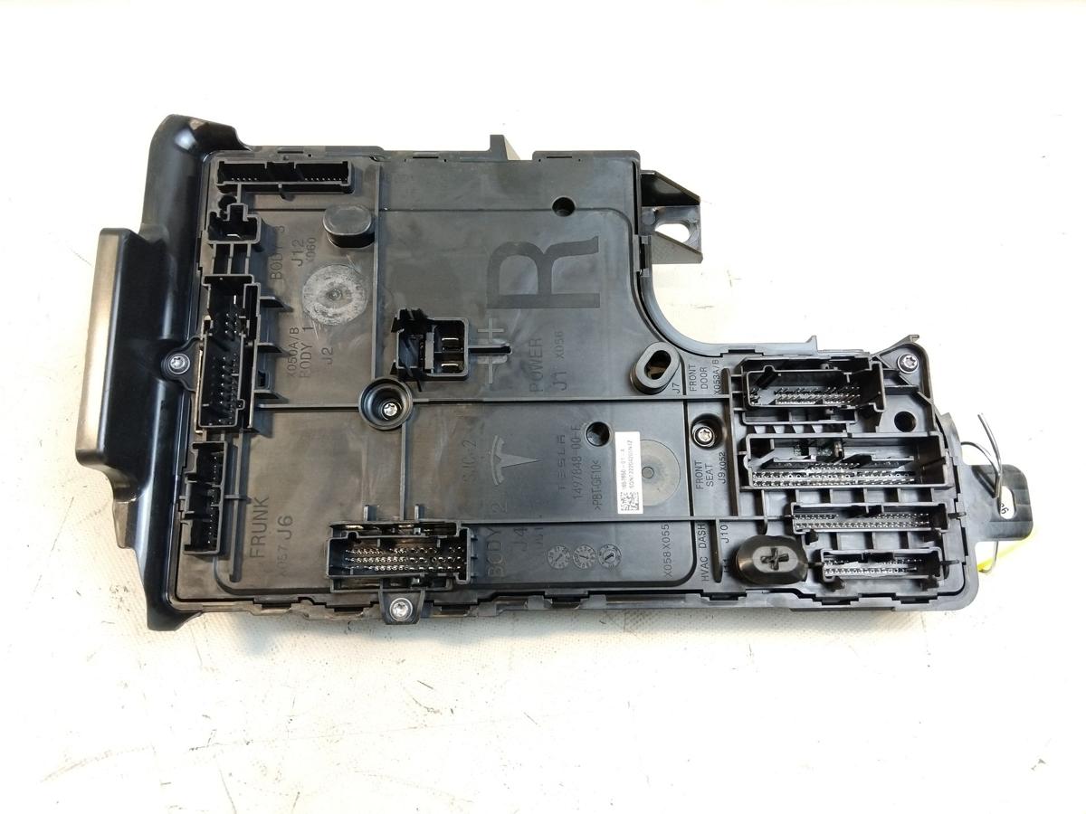 Tesla Model Y original Steuergerät BCM rechts 1657650-01-A 1497848-00-E Bj.2022