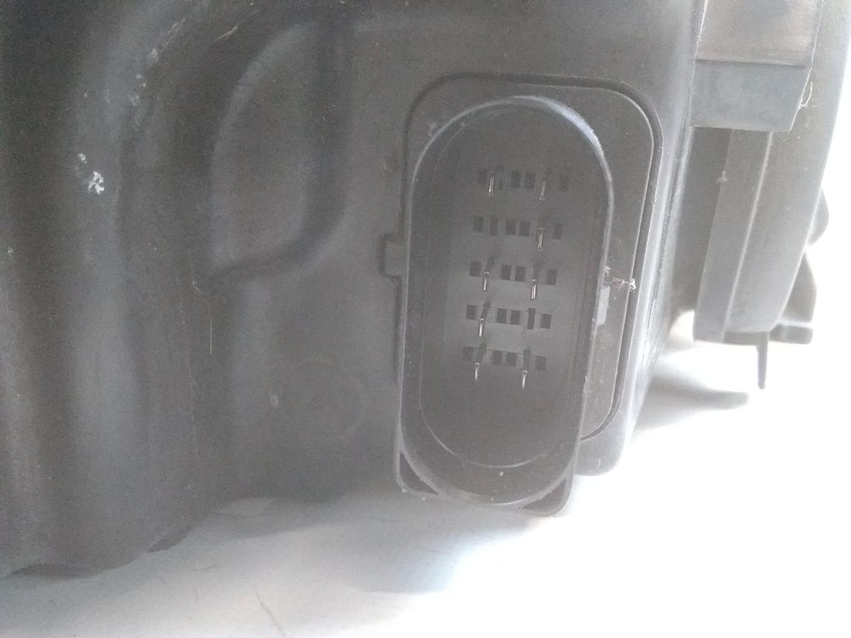 VW Polo 6R Scheinwerfer links Valeo mit LWR Bj.2009 starke Gebrauchsspuren