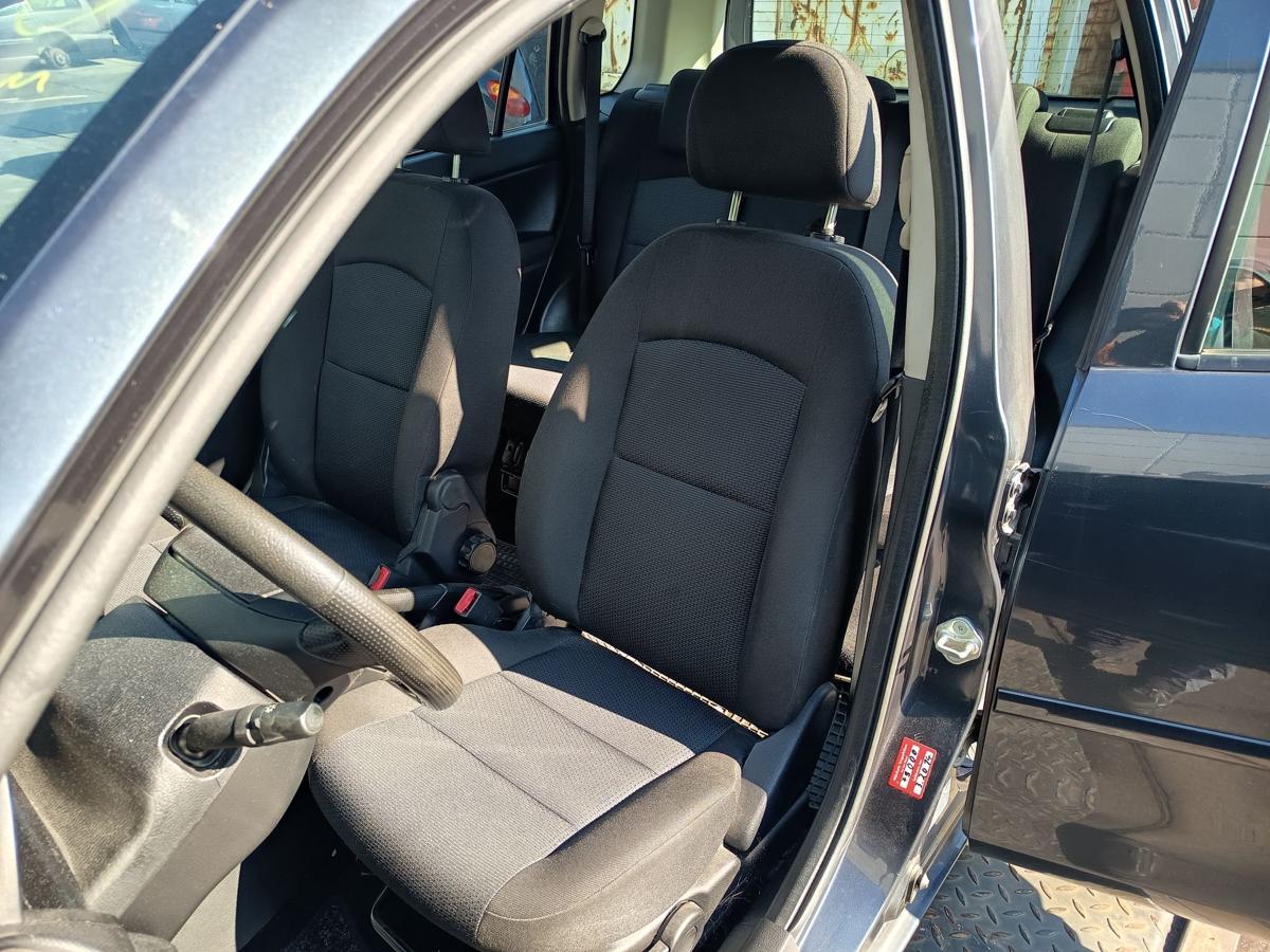 Mazda 2 DY original Sitz vorn links Fahrer Stoff schwarz/grau Bj 2006
