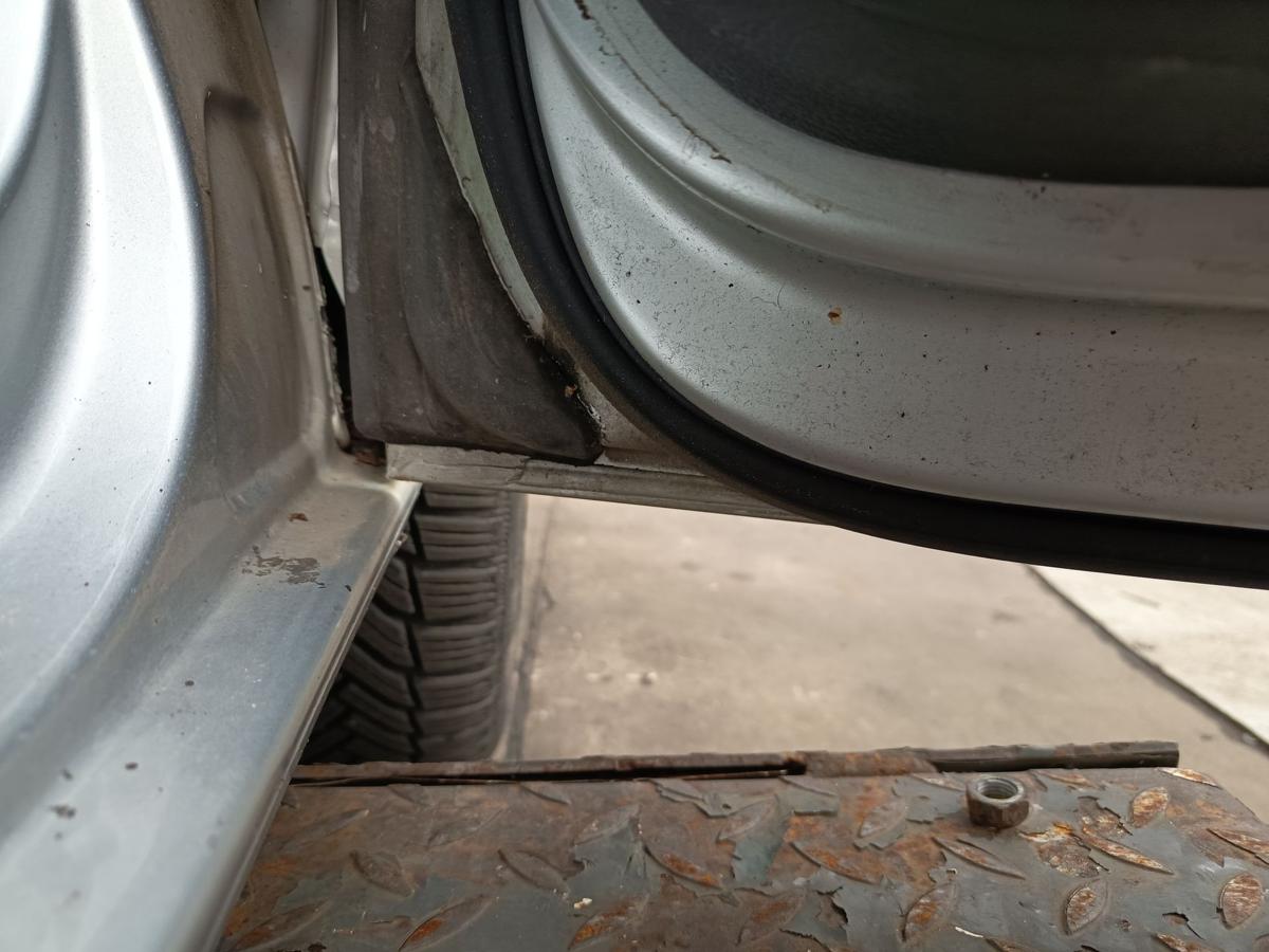 VW Touran 1T orig Tür vorn rechts Beifahrertür LA7W Silber Bj 2004