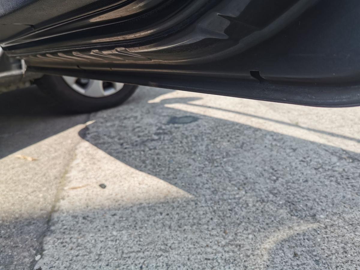 Opel Corsa D Beifahrertür Tür Autotür Rohbau vorn rechts Z177 Karbongraumet 3trg