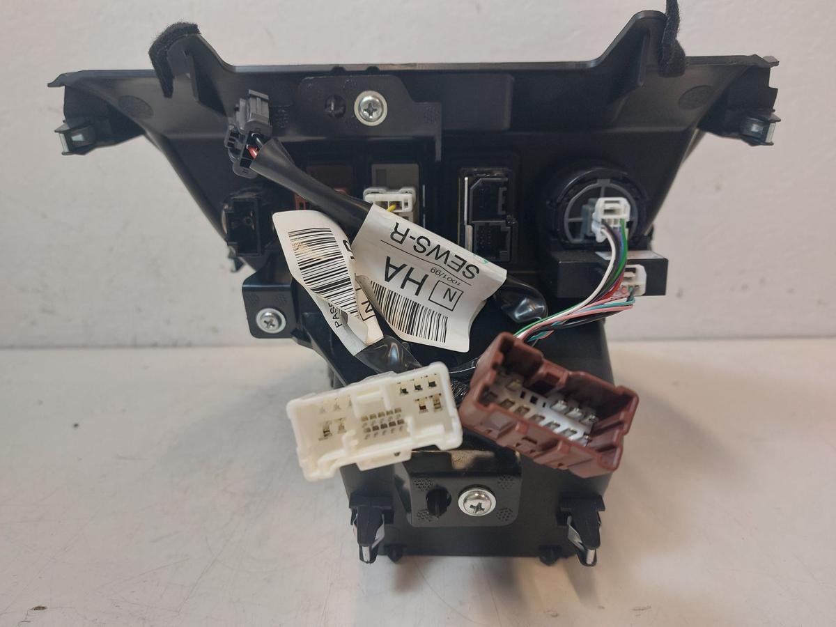 Nissan Leaf ZE1 40kWh Verkleidung Schaltkulisse mit diversen Schaltern Tastern