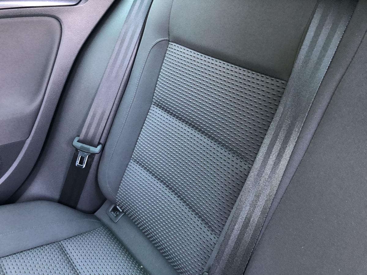 VW Golf 5 V 1K R&uuml;cksitzbank hinten Sitzbank R&uuml;ckbank f&uuml;r 5 t&uuml;rer Stoff