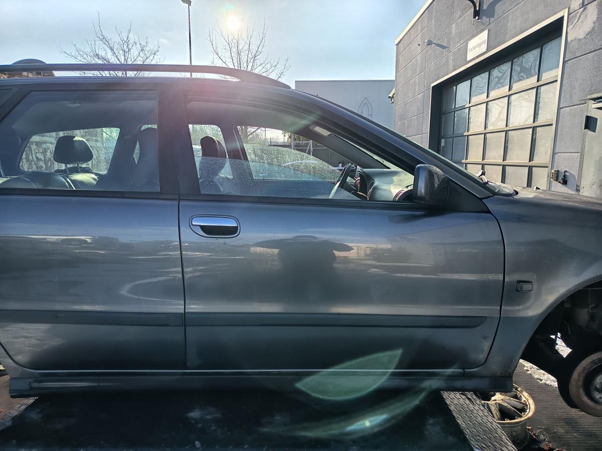 Volvo V40 original T&uuml;r vorn rechts Beifahrer (roh) Titangrau Bj 2001