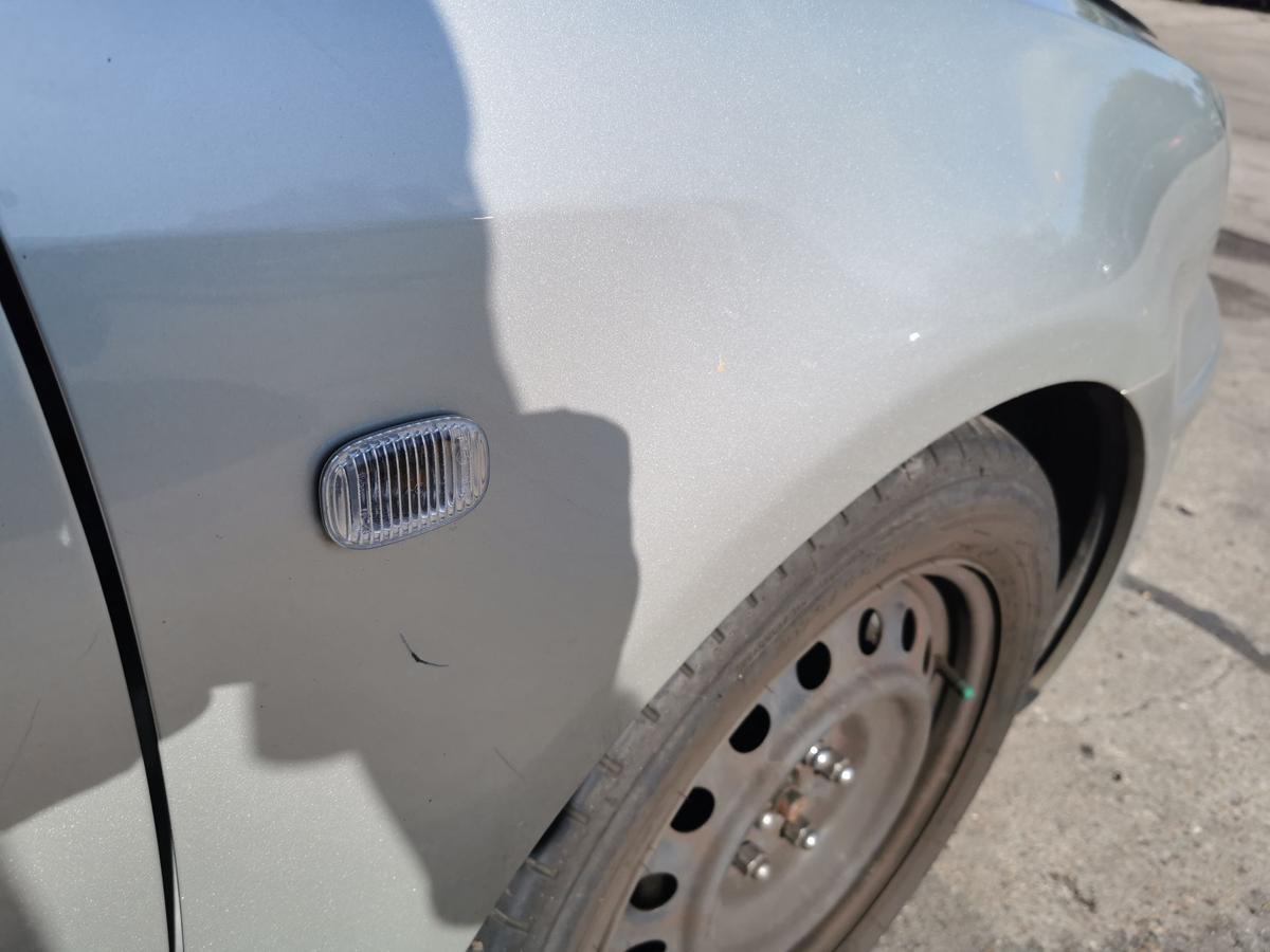 Toyota Avensis T25 Kotflügel Fender Seitenwand vorn rechts 1C0 Radiant Silver