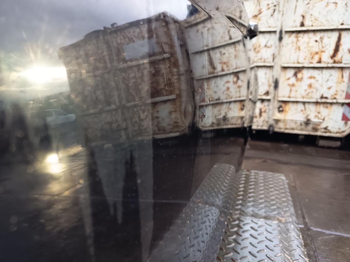 Ford Fiesta VII original T&uuml;r vorn links Fahrer Pantherschwarz Bj 2012