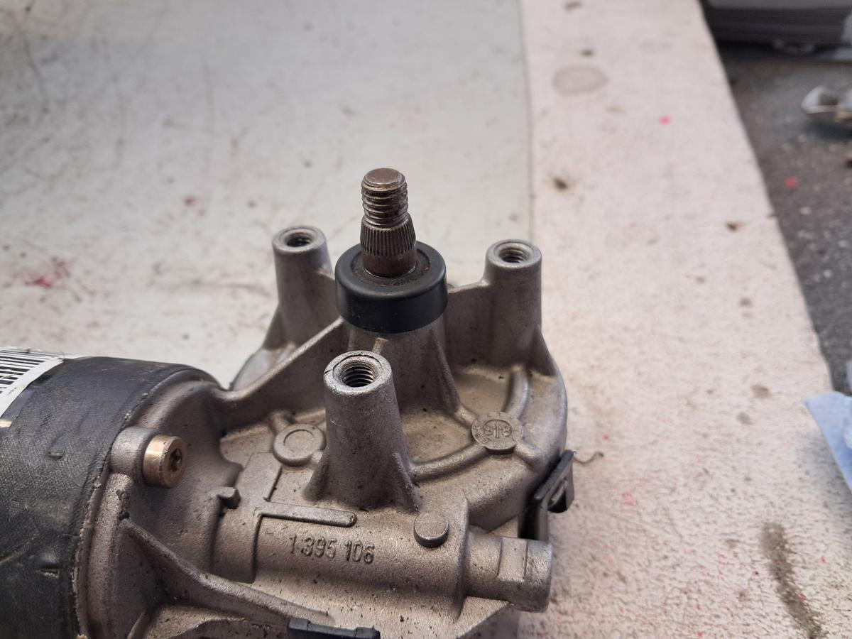 VW LT original Wischermotor vorn 0390241345 BOSCH BJ1997