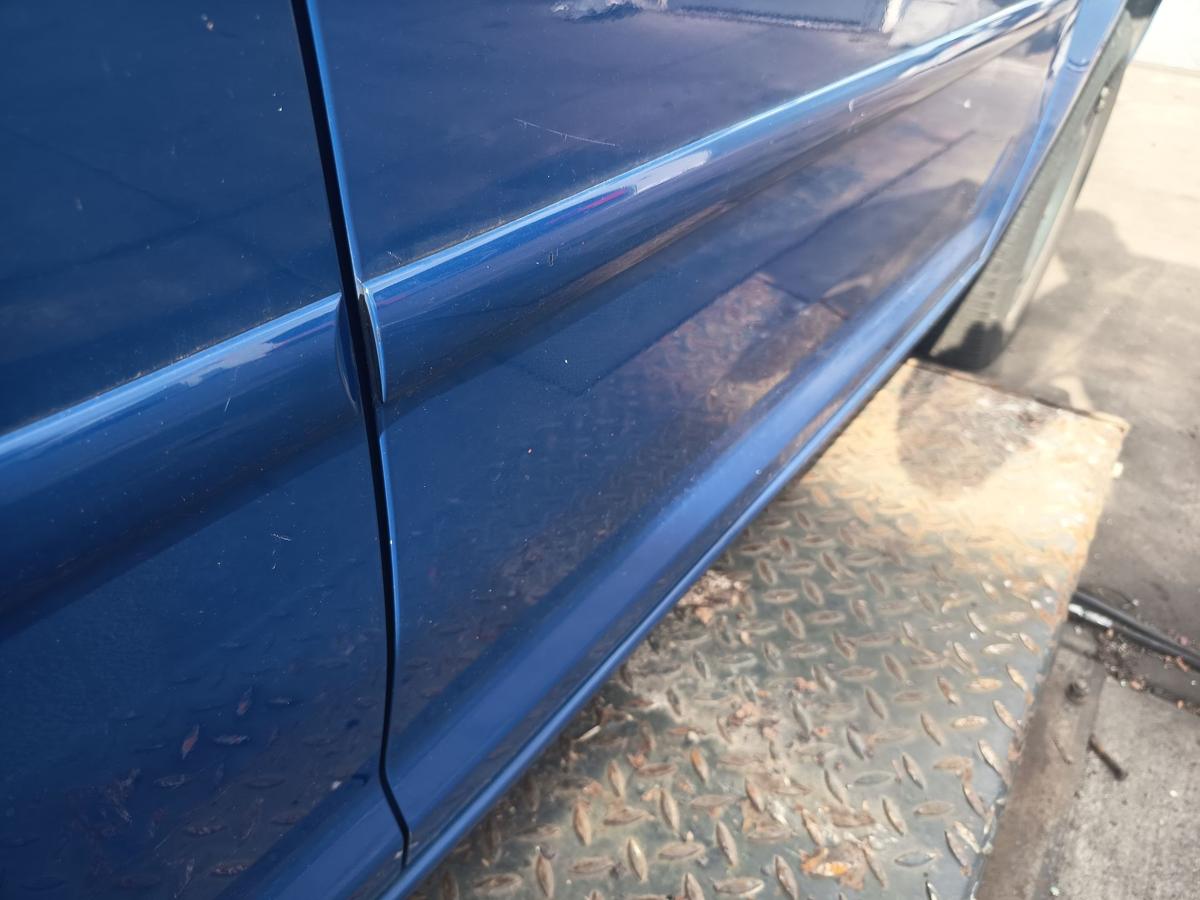 VW Touran GP 1T original T&uuml;r vorn rechts Beifahrer Rohbau L5M Indienblau Bj 2009